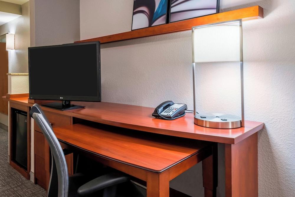 Courtyard by Marriott Fort Myers I-75/Gulf Coast Town Center photo 23