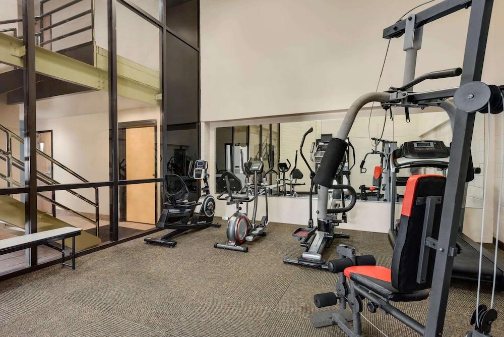 Baymont by Wyndham Muncie Near Ball State University photo 37
