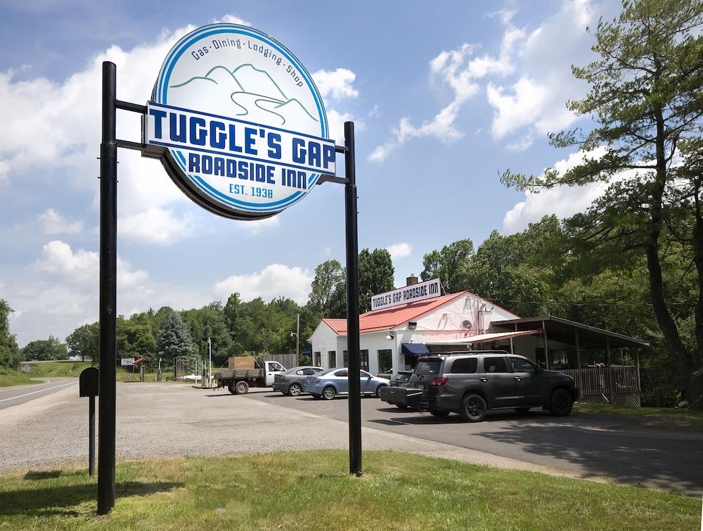 Tuggle's Gap Roadside Inn - Blue Ridge Parkway photo 1
