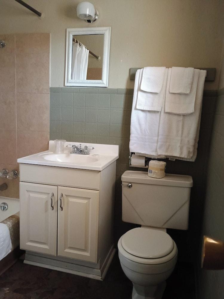 Sands Motel photo 9