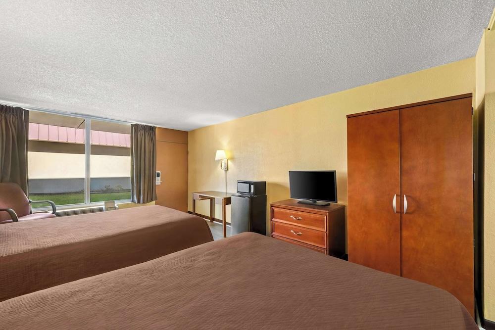 Rodeway Inn Monroe photo 25