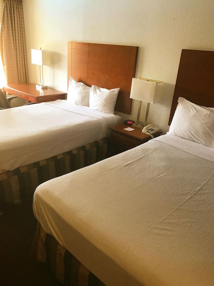 Days Inn & Suites by Wyndham Mobile photo 12