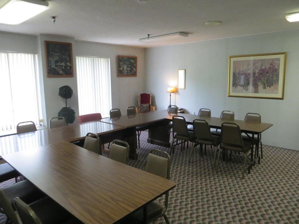 Americourt Hotel photo 38
