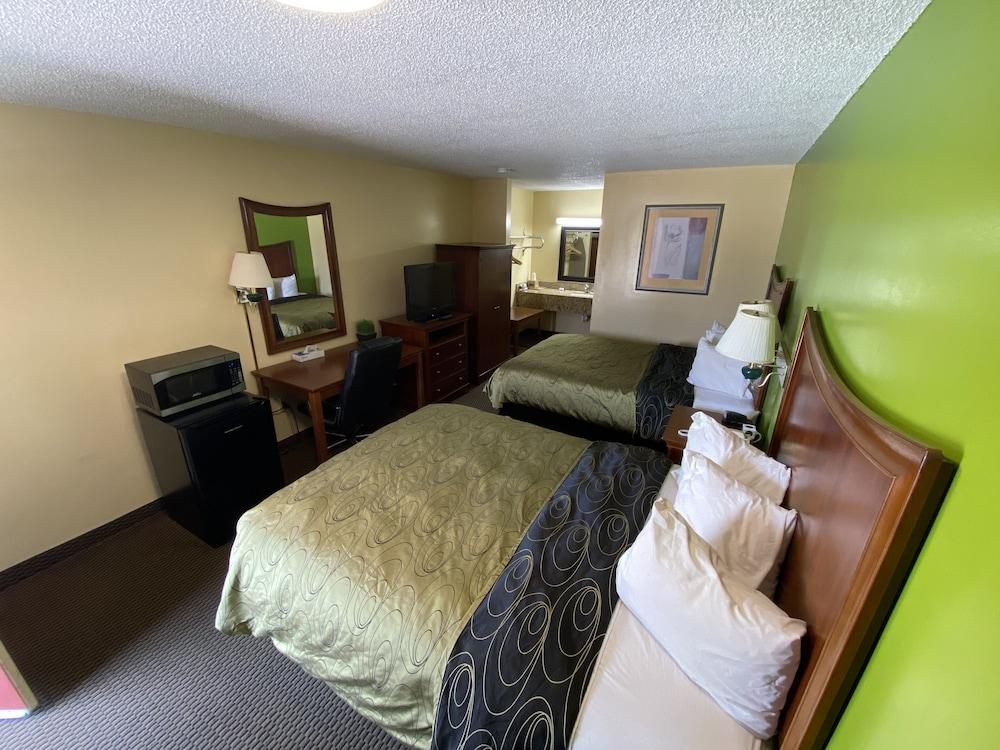 Rodeway Inn photo 7