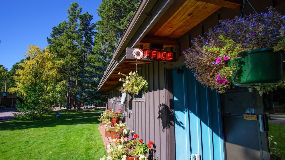 Mountain Pine Motel photo 13
