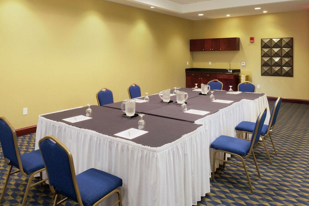 DoubleTree by Hilton Greensboro photo 13