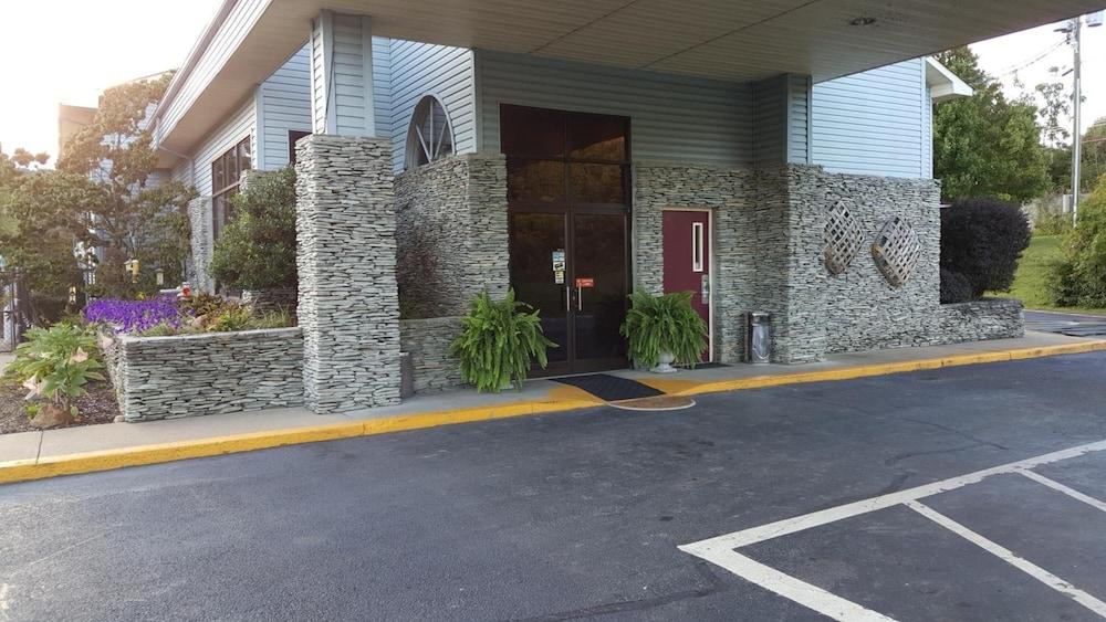 Americourt Hotel photo 43