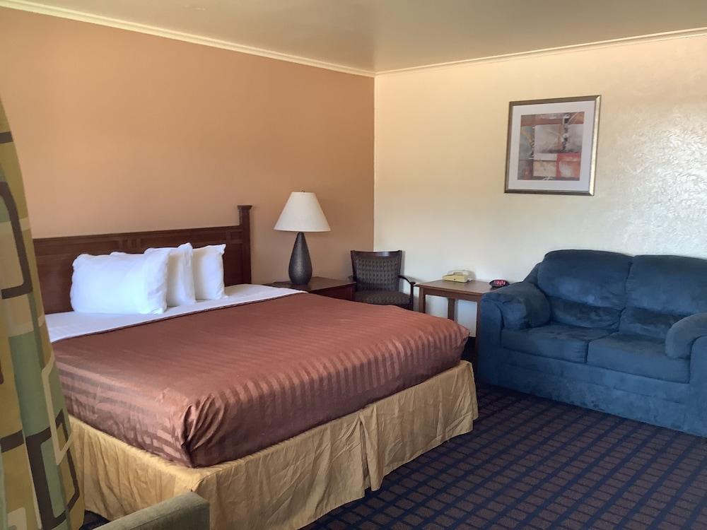 Silver Spur Vintage Inn & Suites photo 8