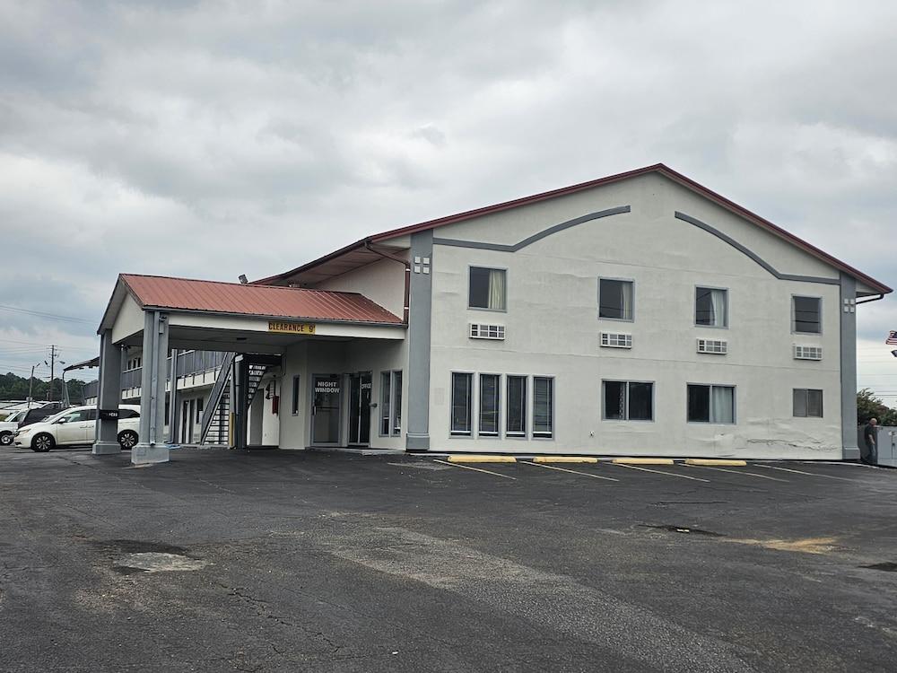 Budgetel Inn & Suites photo 10