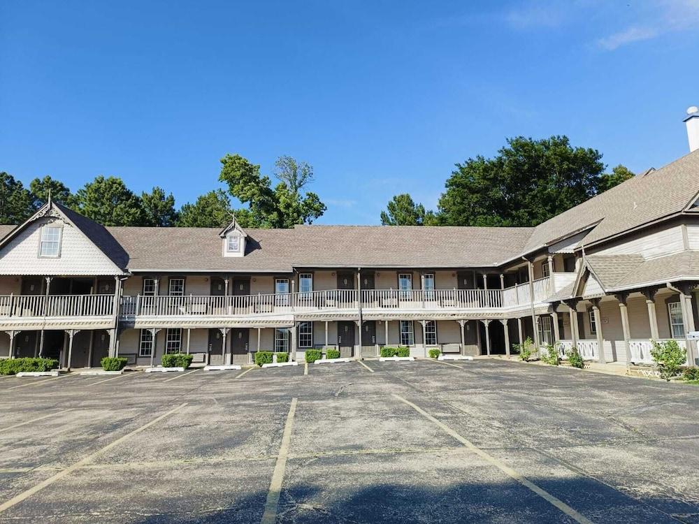 Victorian Inn photo 24