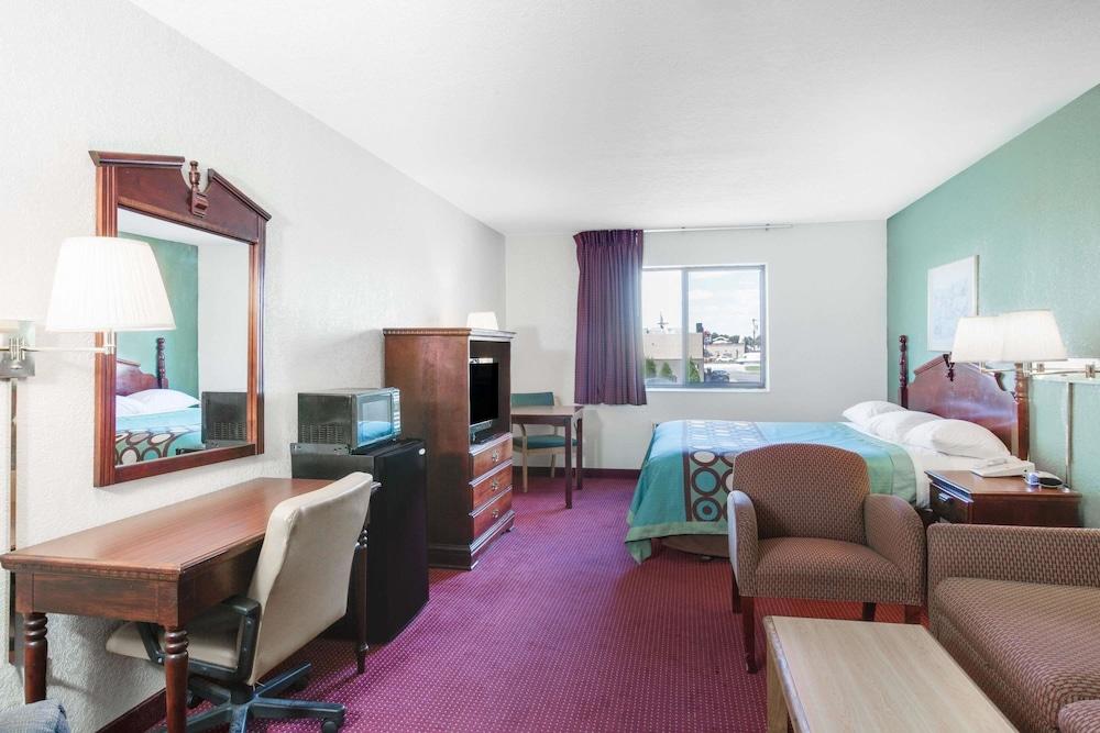 Super 8 by Wyndham Kennett photo 4
