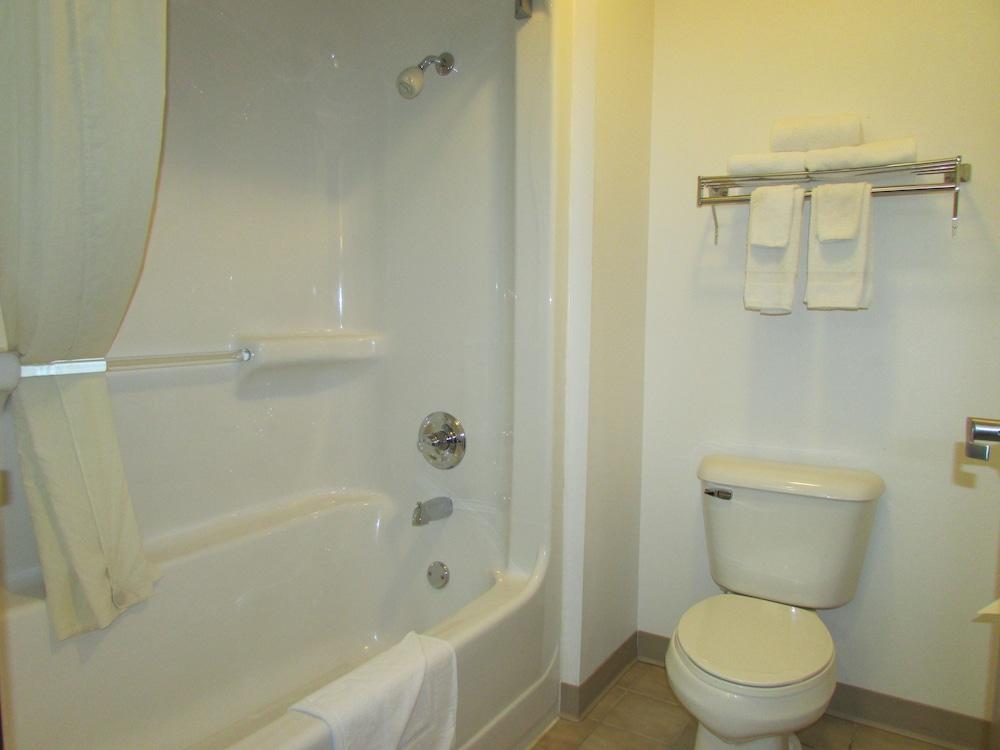 AmeriVu Inn and Suites - Stanley photo 15