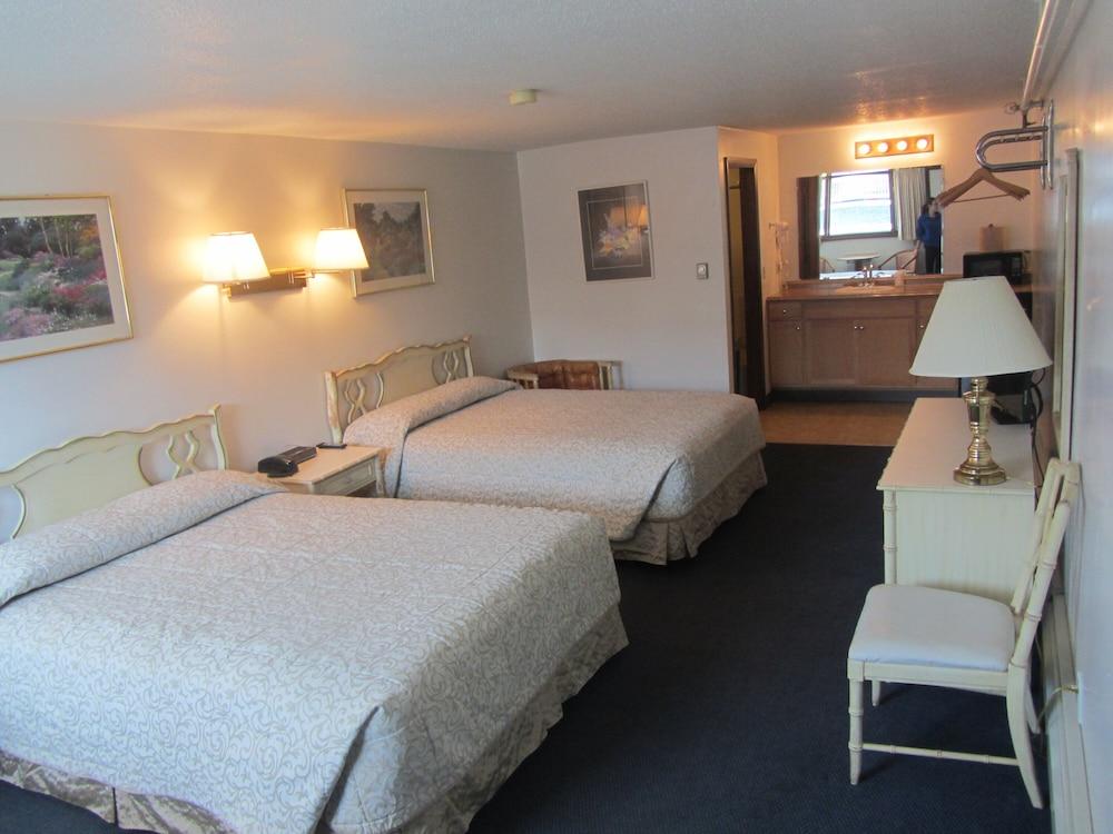 Green Dolphin Motel photo 31