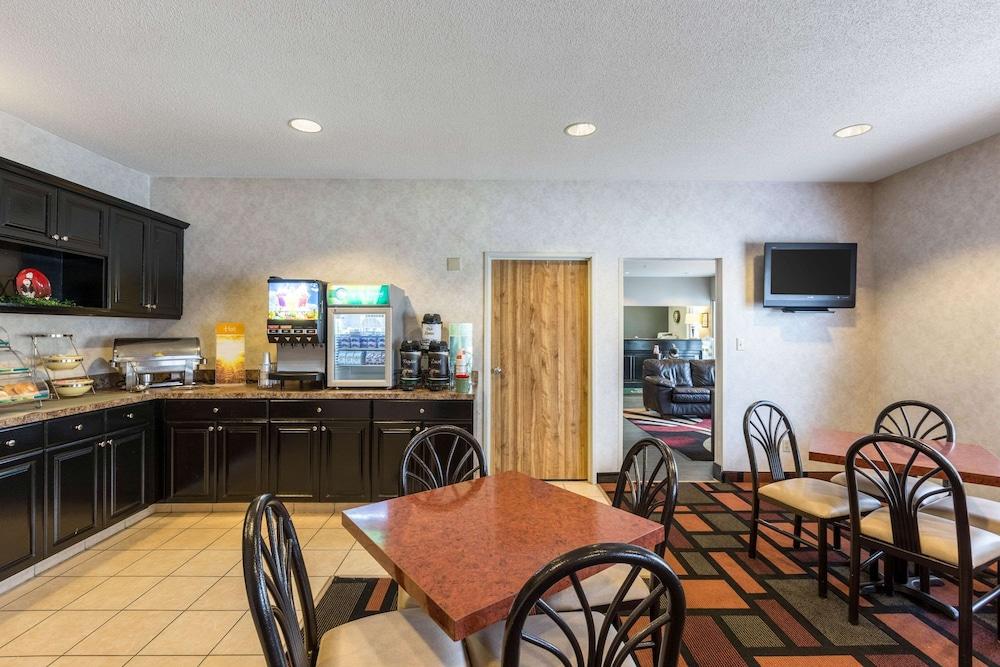 Quality Inn Kearney South photo 19