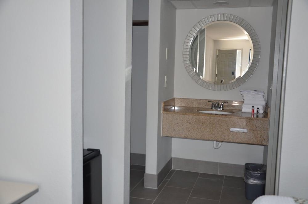 Baymont by Wyndham Covington photo 12