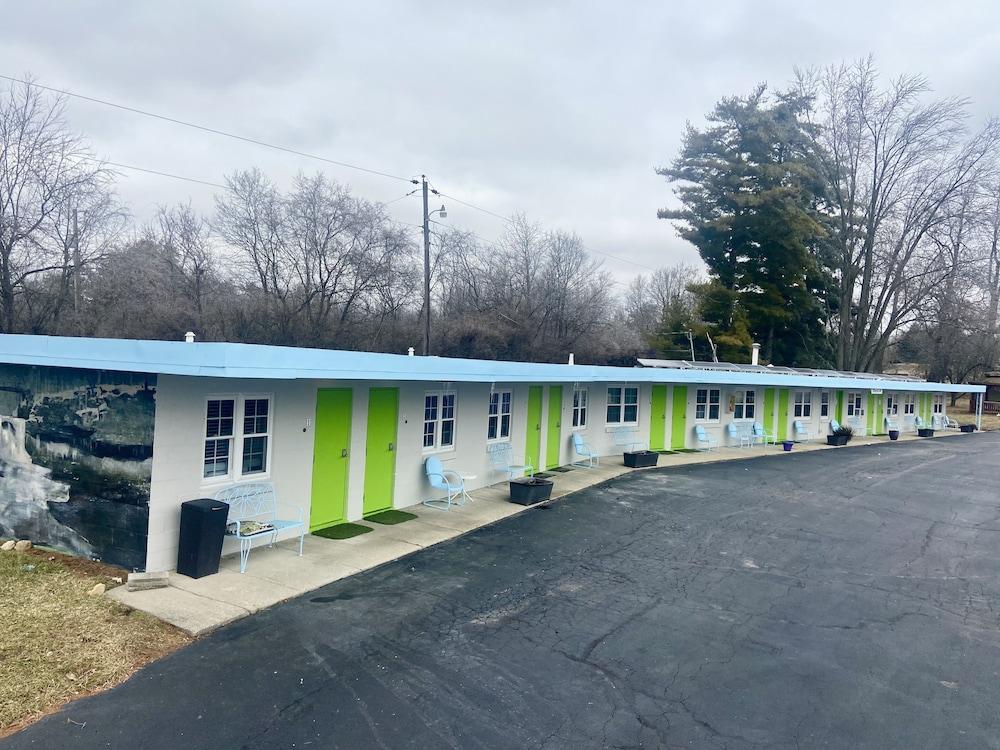 Yellow Springs Motel photo 8