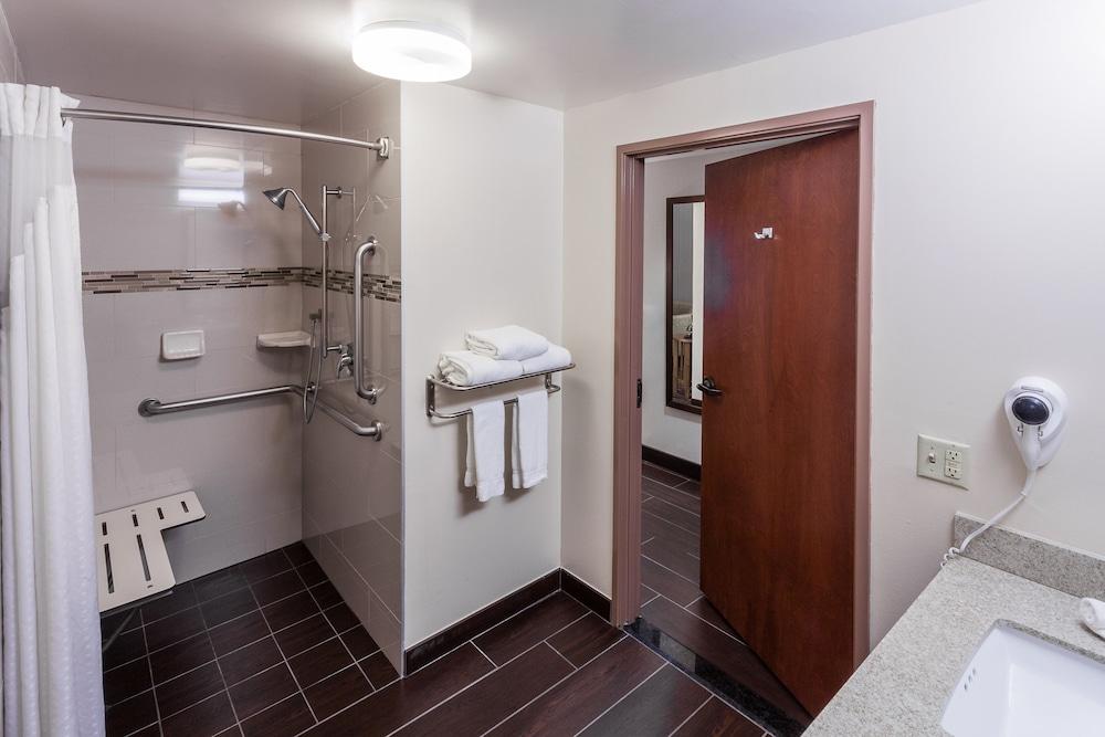 Holiday Inn Express & Suites Carpinteria by IHG photo 17