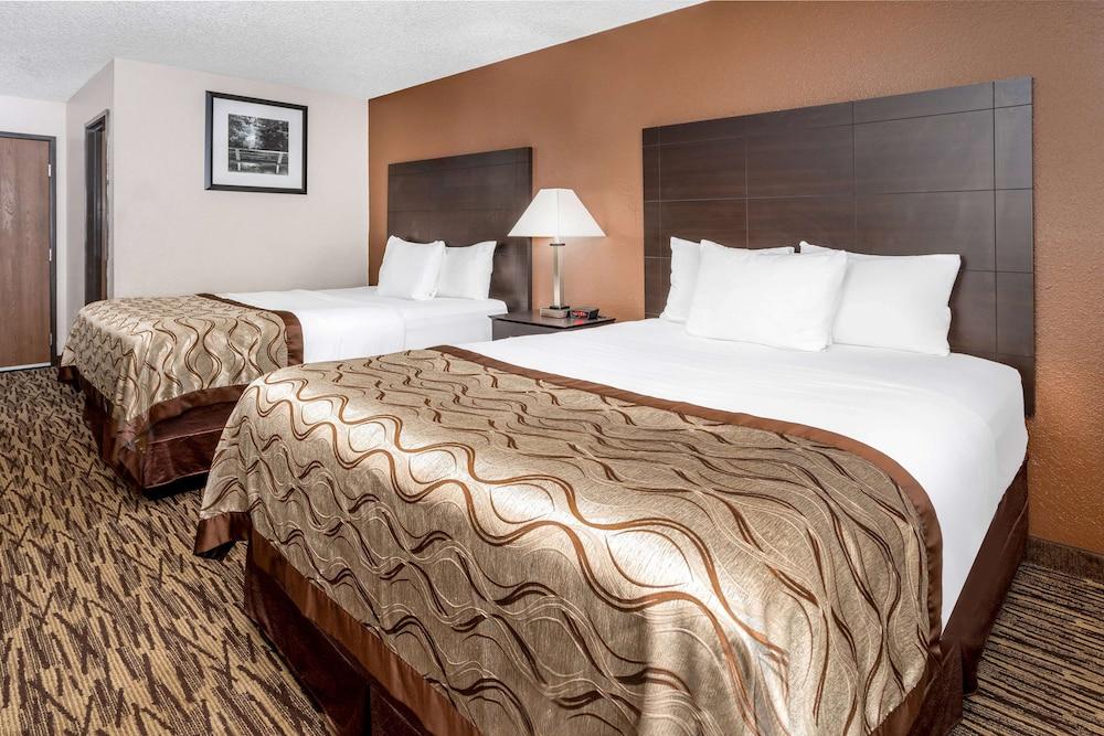 Baymont by Wyndham Beloit photo 19