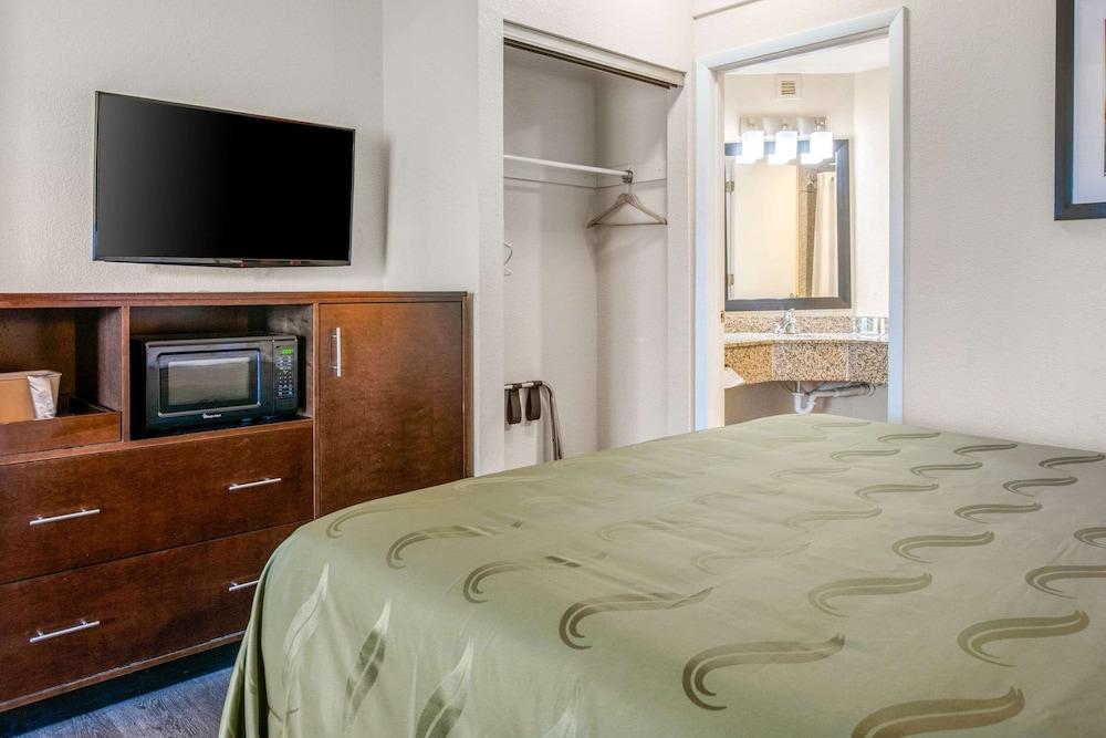Quality Inn & Suites Jacksonville-Baymeadows photo 11