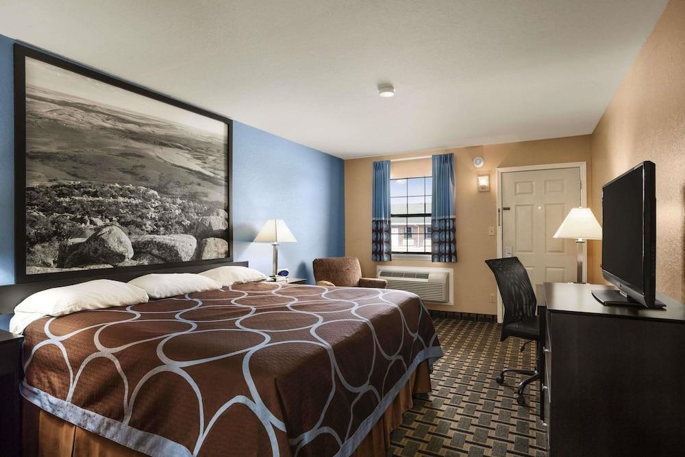 Super 8 by Wyndham Henryetta photo 7