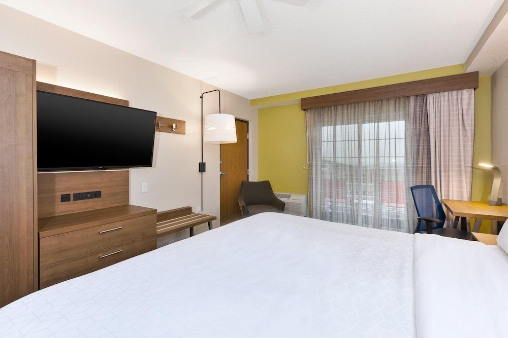 Holiday Inn Express & Suites Petoskey by IHG photo 37