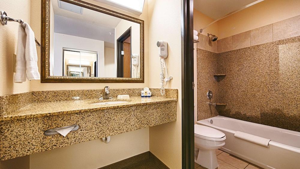 Best Western Territorial Inn & Suites photo 7