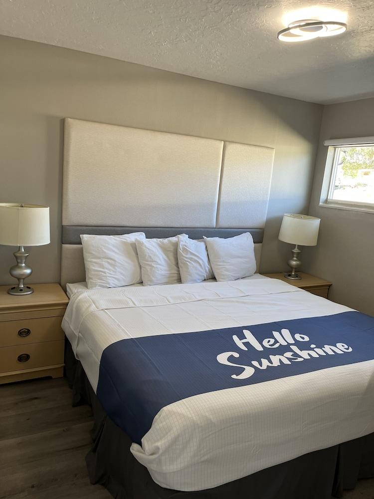 Sunglow Hotel photo 59
