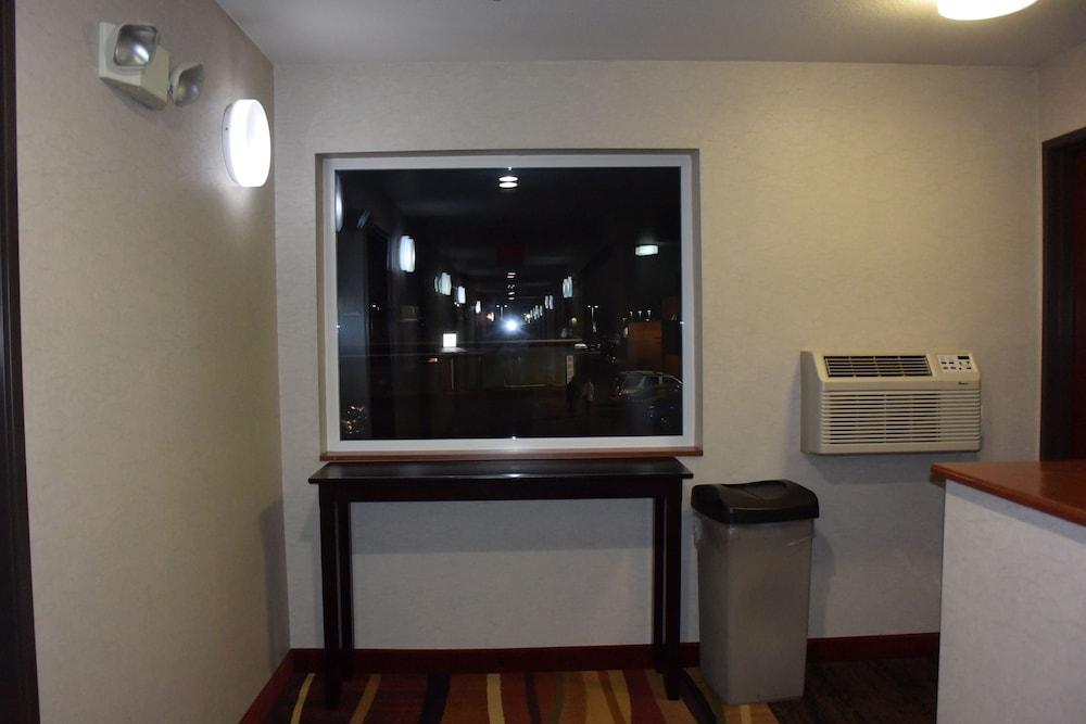 Travelodge Suites by Wyndham Newberg photo 51