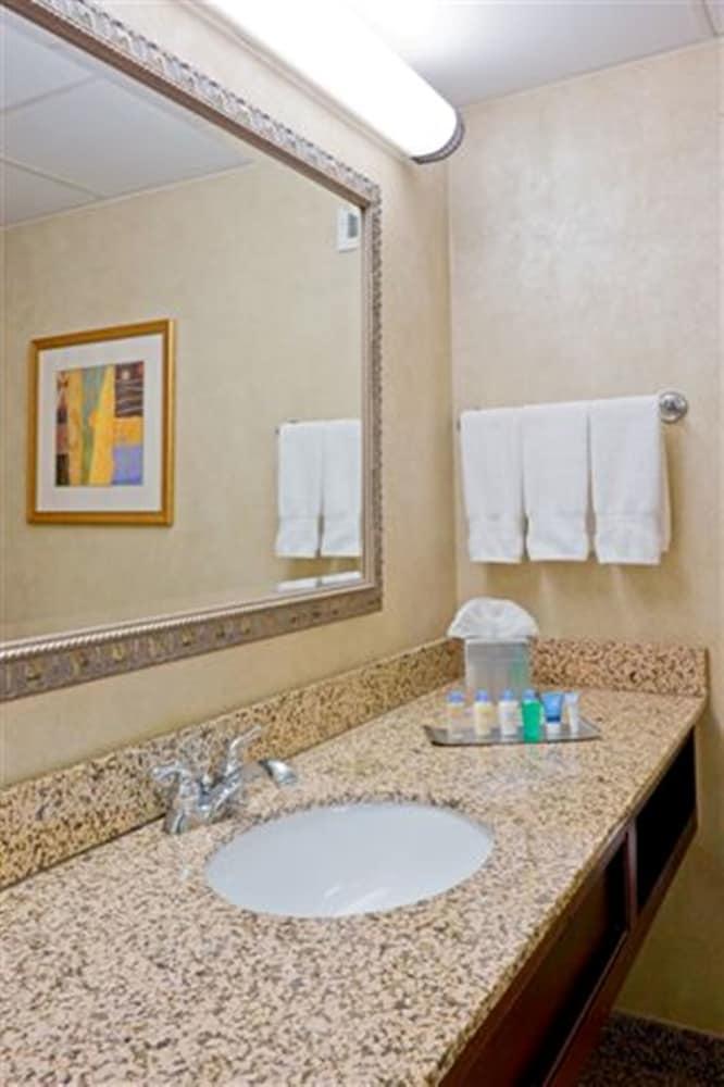 DoubleTree by Hilton Boston - Milford photo 28