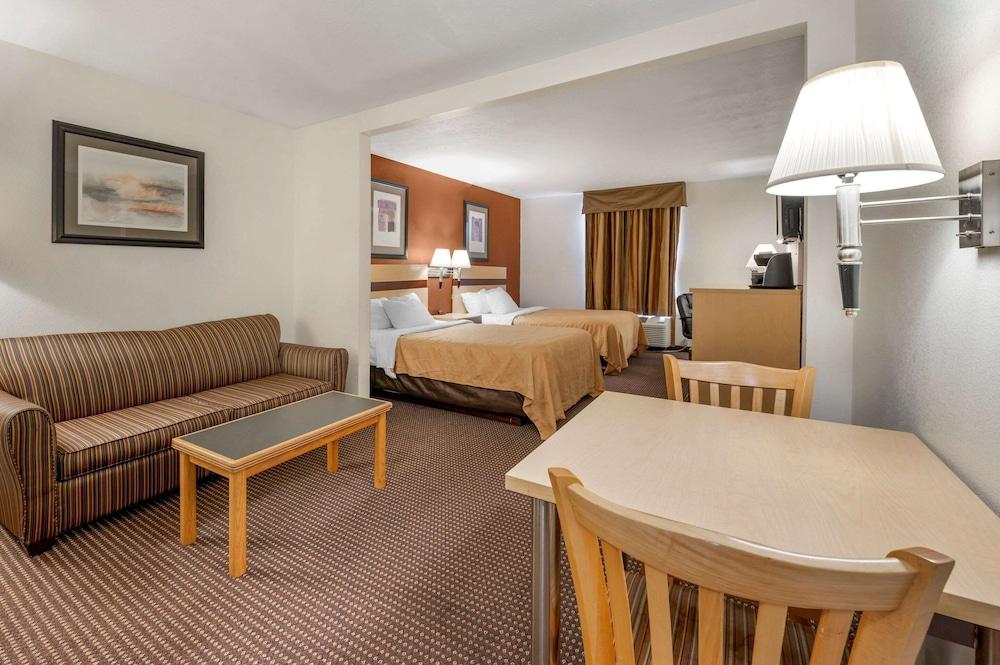 Quality Inn & Suites photo 13