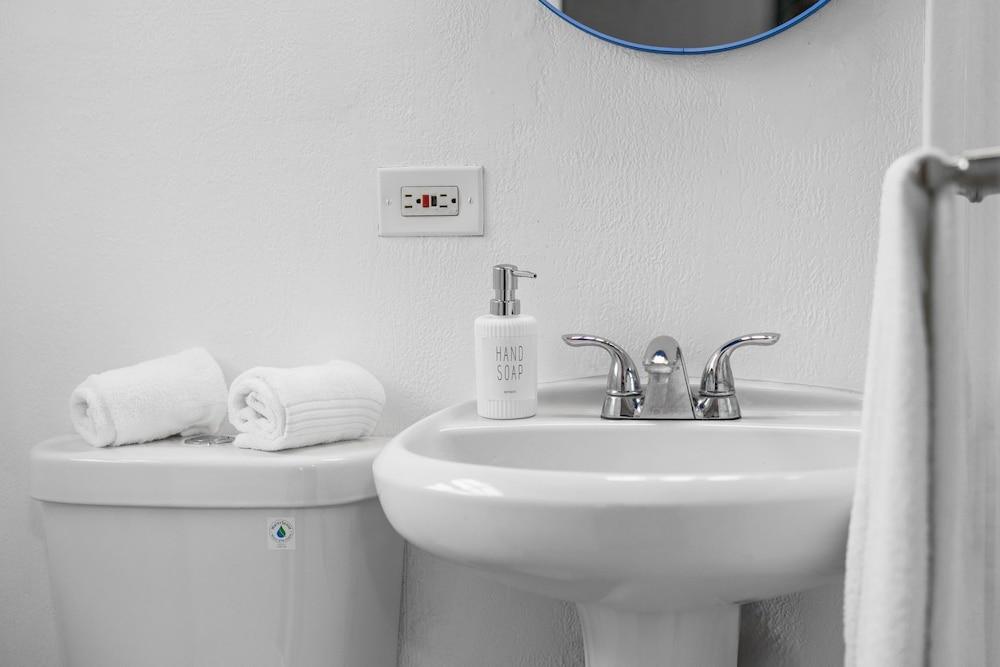Blue Flamingo Suites photo 23