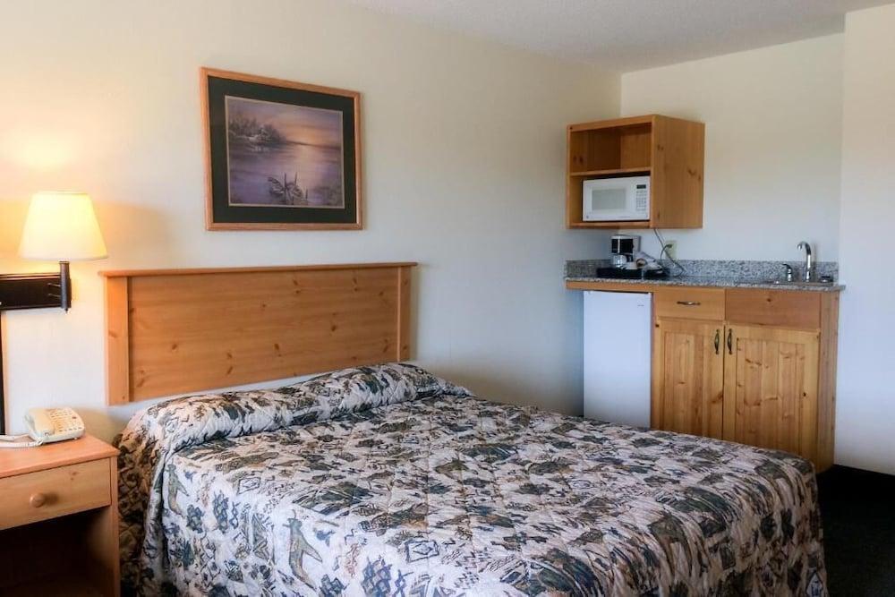 White Oak Inn & Suites photo 42