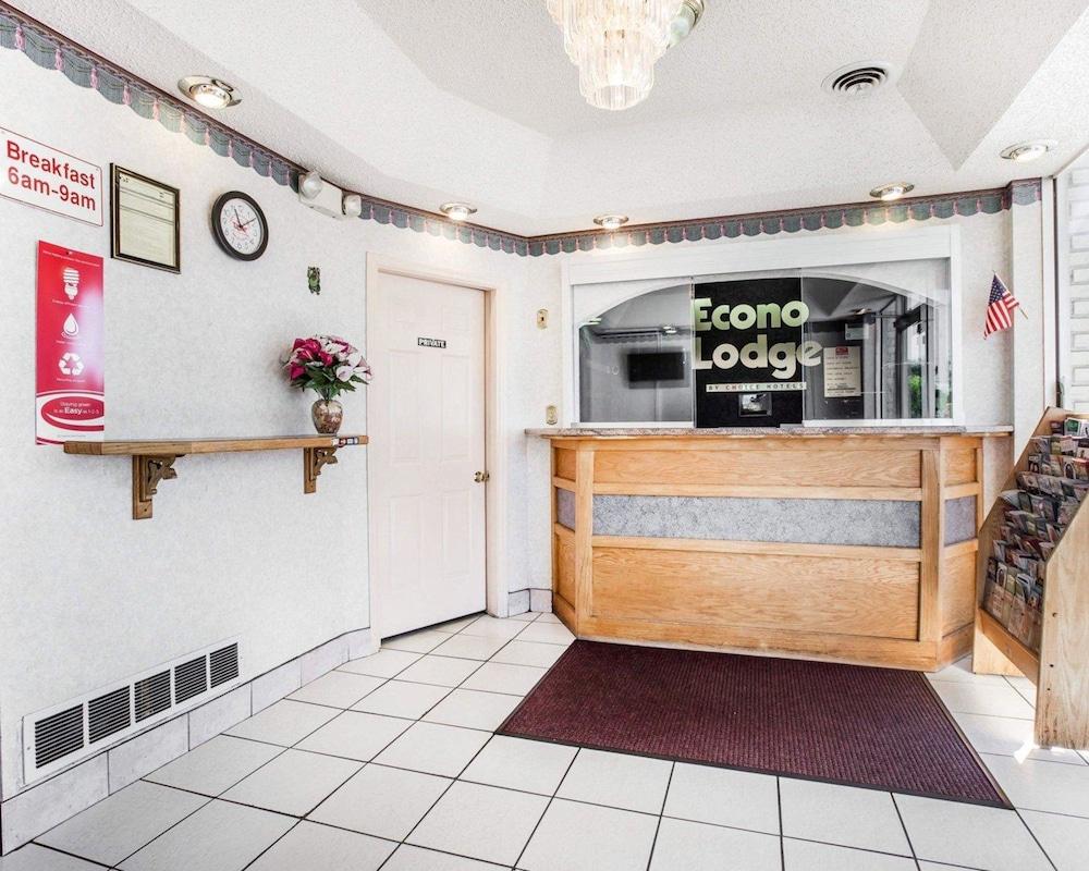 Econo Lodge McDonough South photo 4