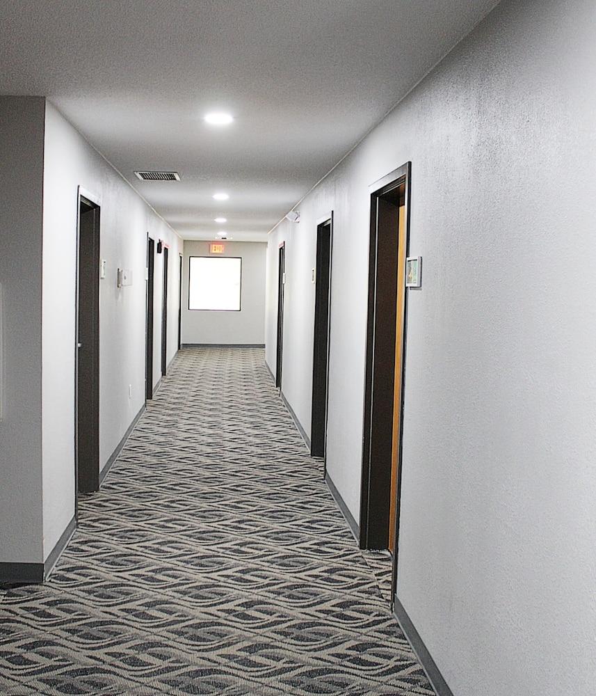 Greenlight Inn & Suites photo 34