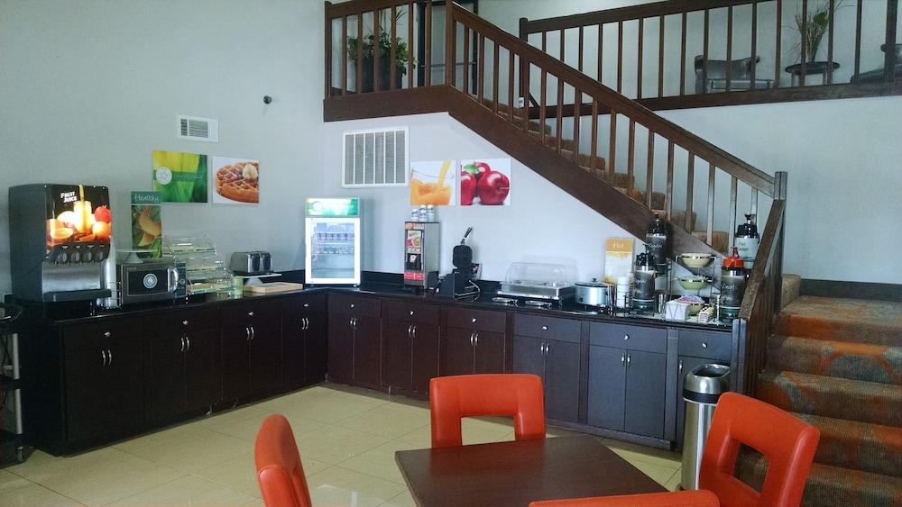 Quality Inn & Suites Stuttgart North photo 2