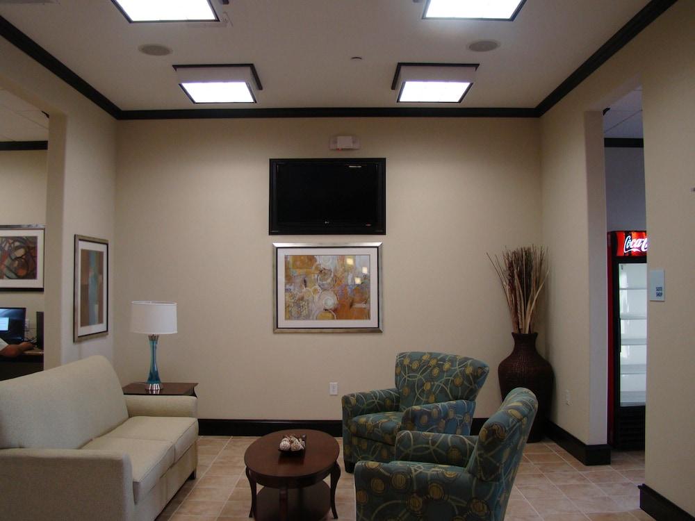 Holiday Inn Express Hotel & Suites Brownfield by IHG photo 39