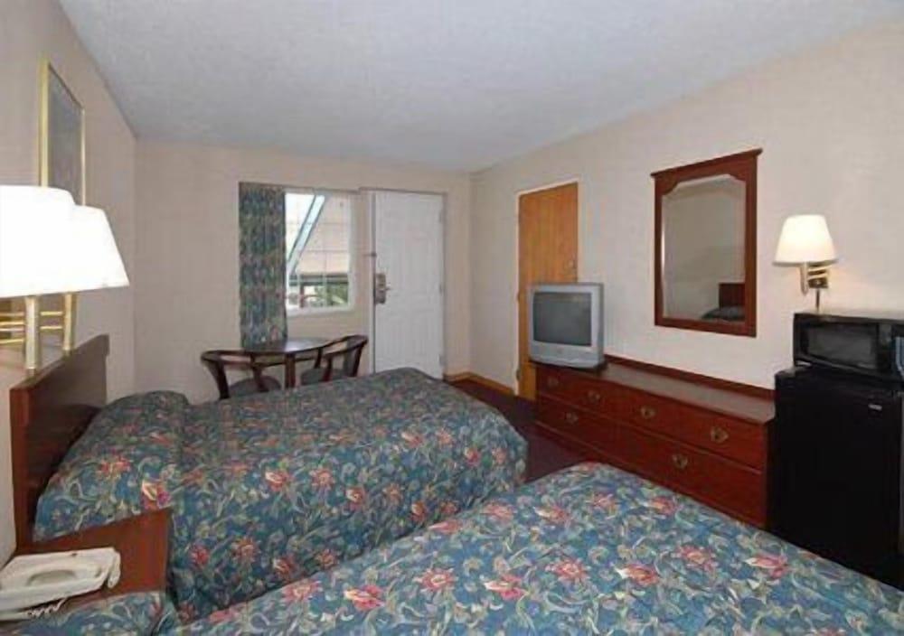 Econo Lodge Columbus West photo 7
