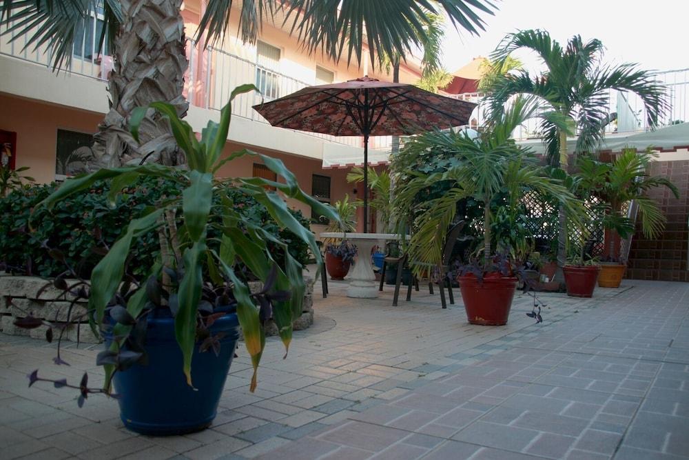 Lago Mar Motel and Apartments photo 42
