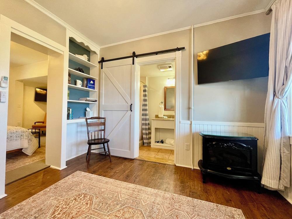 Admirals Quarters Inn photo 89