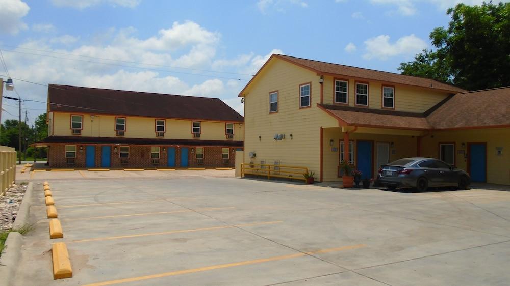Town House Motel photo 40
