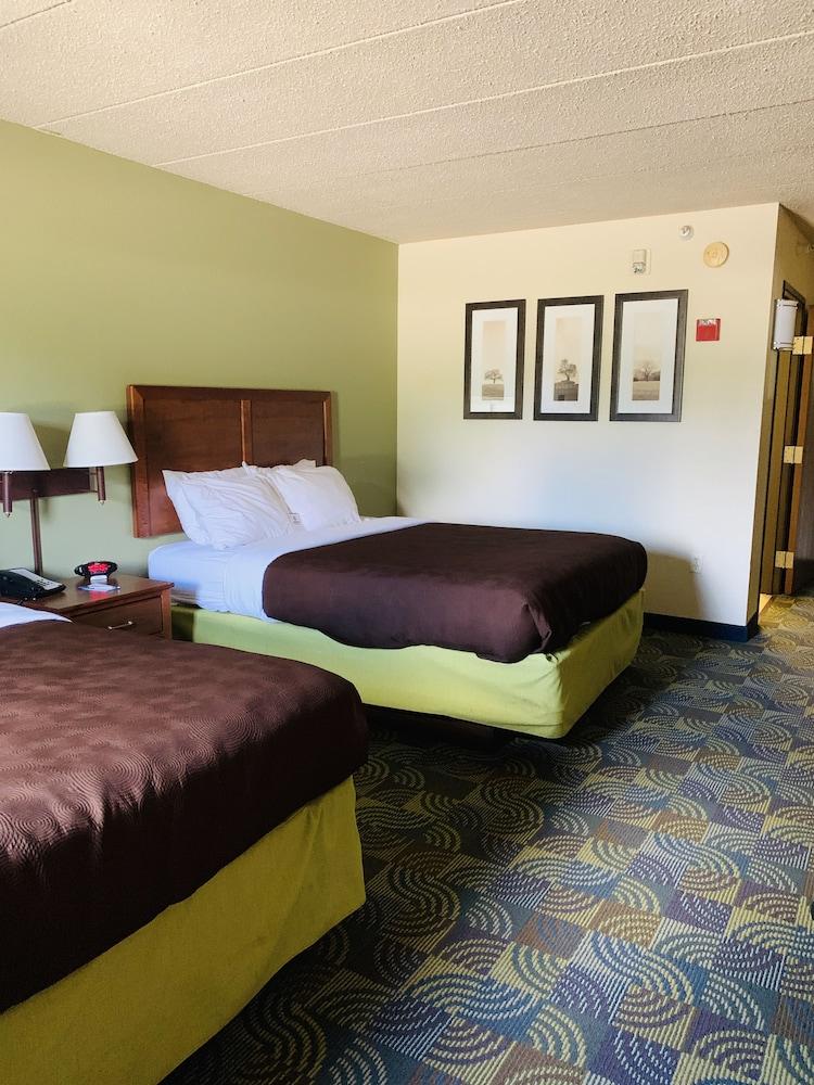 AmericInn by Wyndham Kewanee photo 53