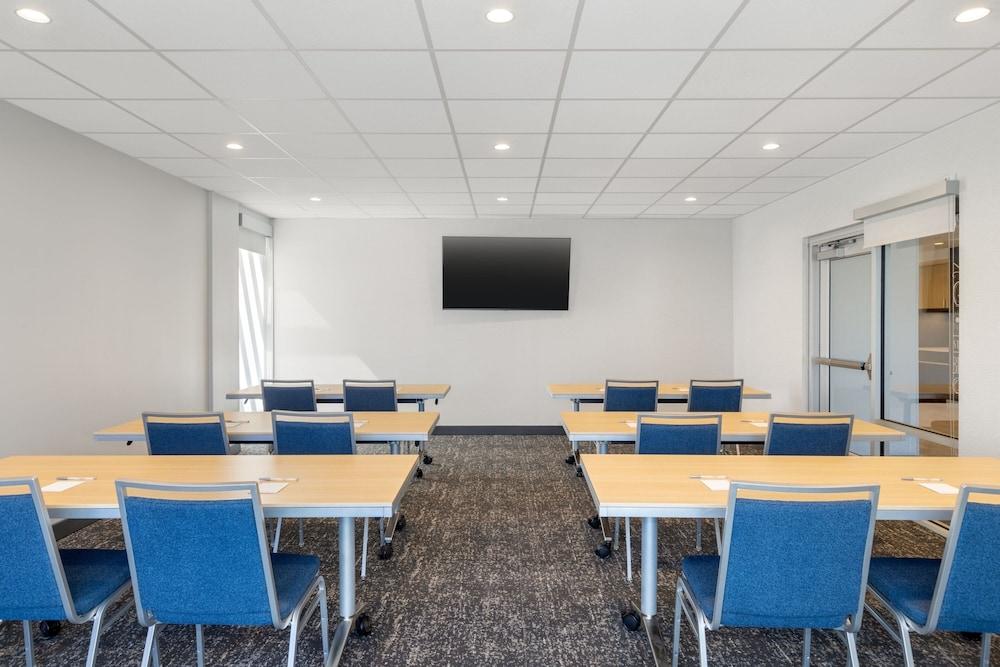 Towneplace Suites By Marriott Geneva photo 38