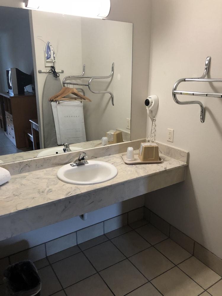 Whitesboro Inn & Suites photo 19