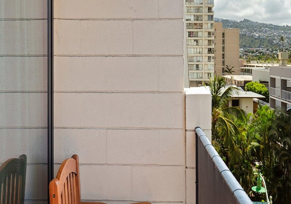 Castle Bamboo Waikīkī Hotel photo 52