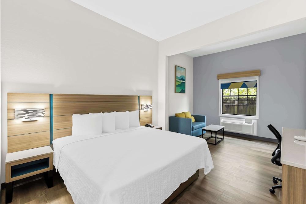 Sonesta Essential Beaumont photo 14
