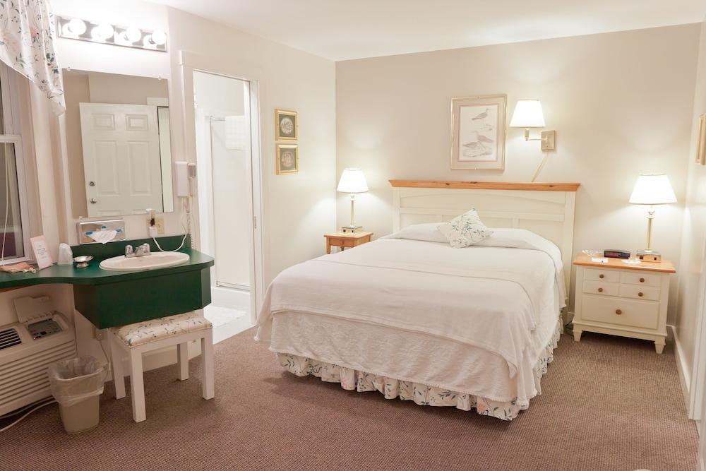 Mount Battie Inn photo 67