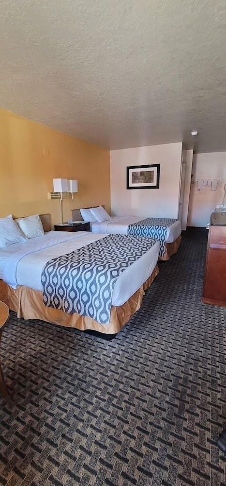 Vermilion Inn photo 6