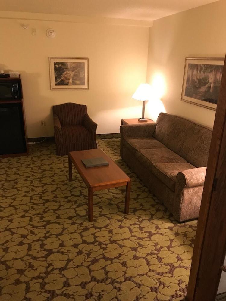 AmericInn by Wyndham Appleton North/Little Chute photo 16