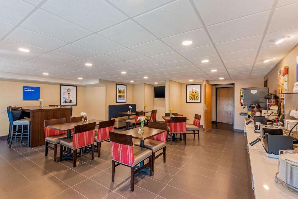 Comfort Inn & Suites near Route 66 photo 32
