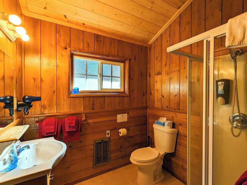 Bluebird Cottage Inn photo 27